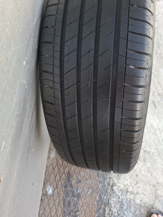 Продам шину 215/55/17  гудиер