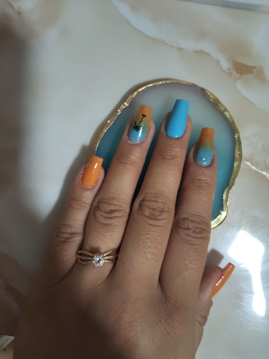 Manichiură, pedichiură estetică.