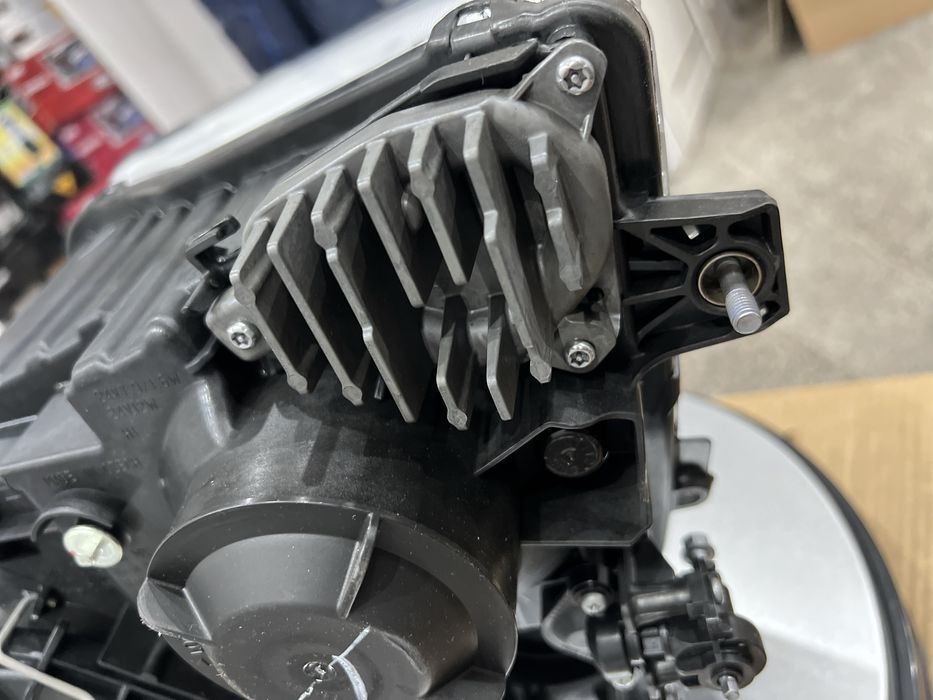 Mercedes Actros 4 Фар Десен Ксенон LED Нов оригинален OEM