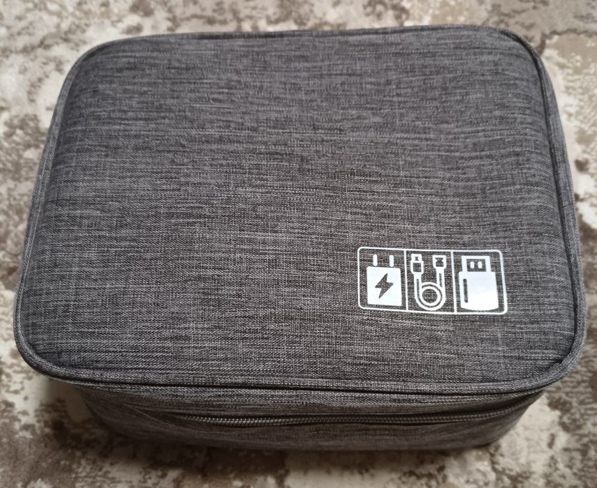 Două stații radio KSUN X-M6,PMR 446,cu 4 baterii și multe accesorii