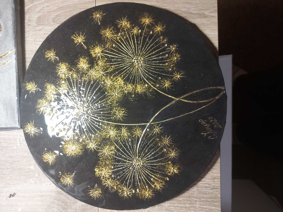 Рисувам картини по поръчка.