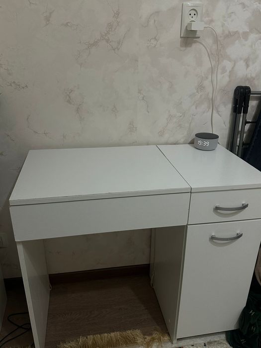 Тумбочка с полками