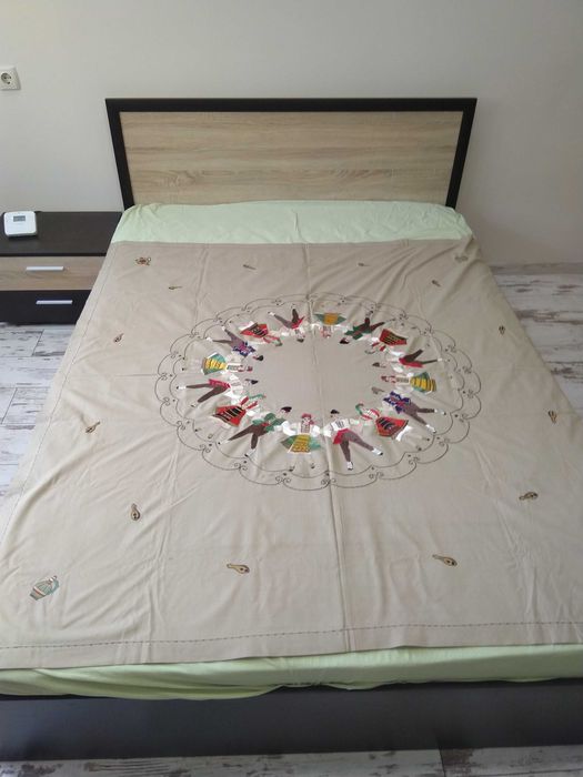 Ръчно шита покривка за маса