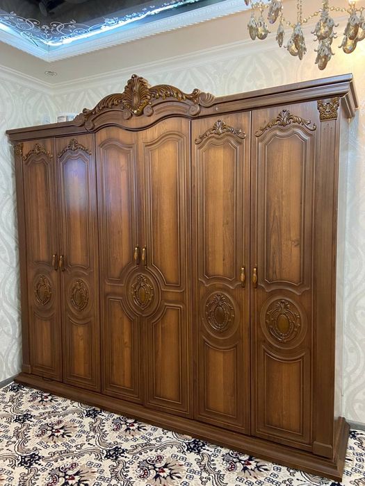 Ko'p ishlatilmagan mebellar sotiladi holati ideal hammasi yangi