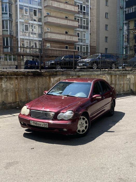 Продается Mercedes C180 w203