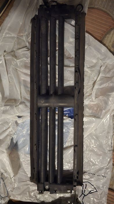 Grila activa Audi A4 B9 ( Set sus și jos) 8W0971277 și  8W0122321
