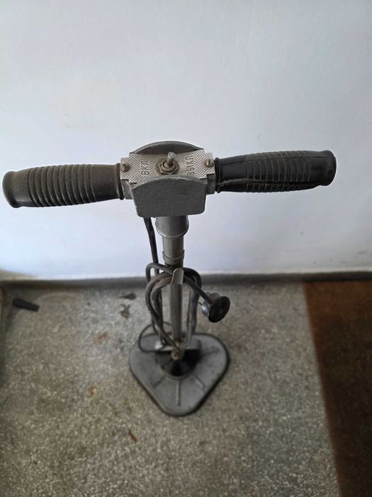 Mașină electrică EPM-2 (ЭПМ-2) lustruit podele (URSS anii 50'-70')
