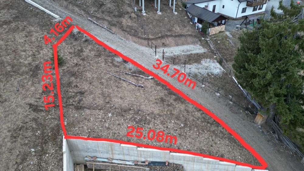 Teren intravilan cu priveliste si acces lac + autorizatie cabana