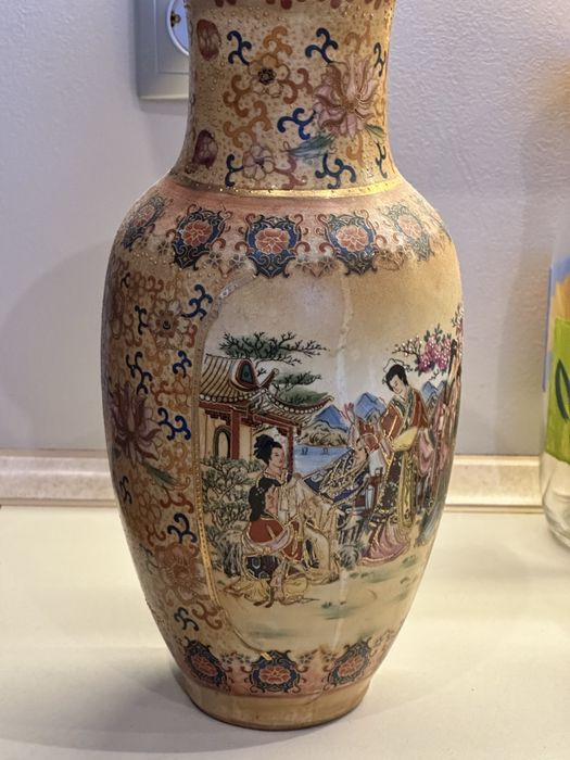 Ръчно рисувана висока  и обемна китайска ваза