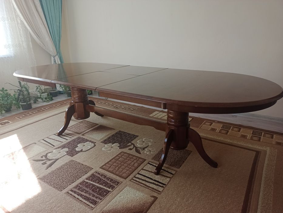 Стол со стульями