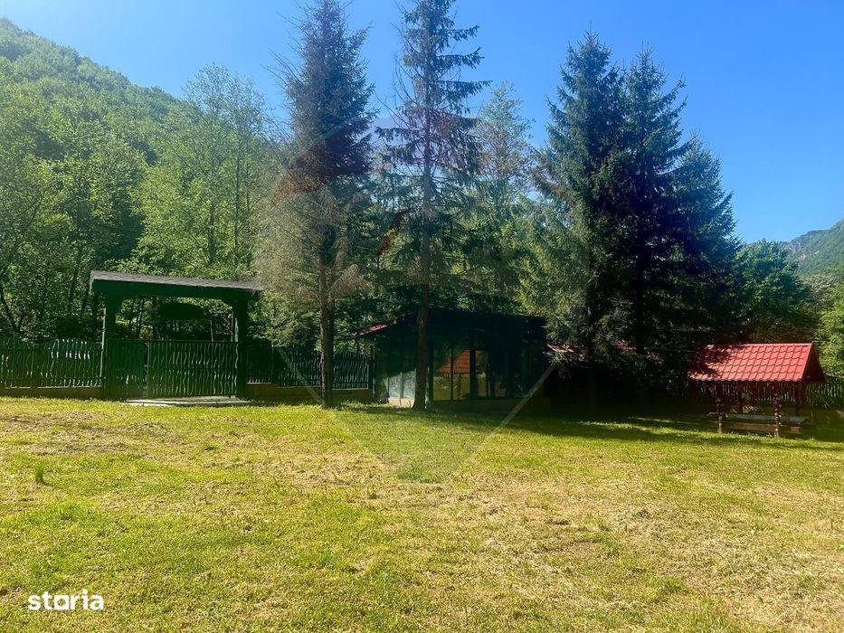 Casă / Vilă 10 camere Lepsa
