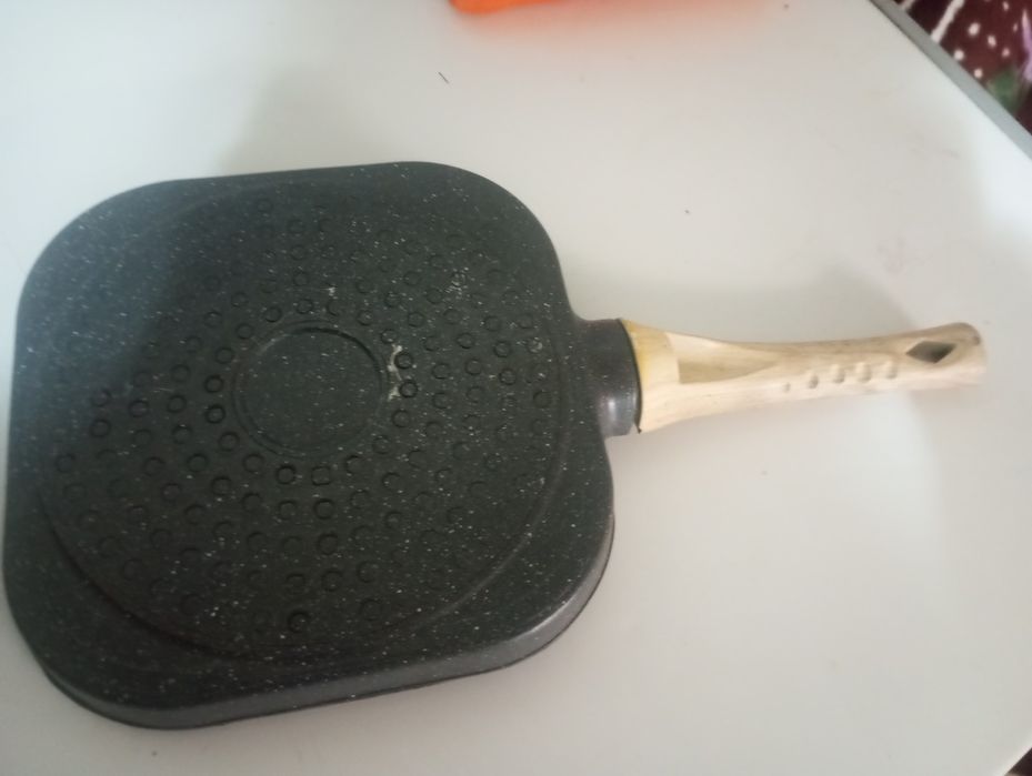 Продам сковороду для яиц.