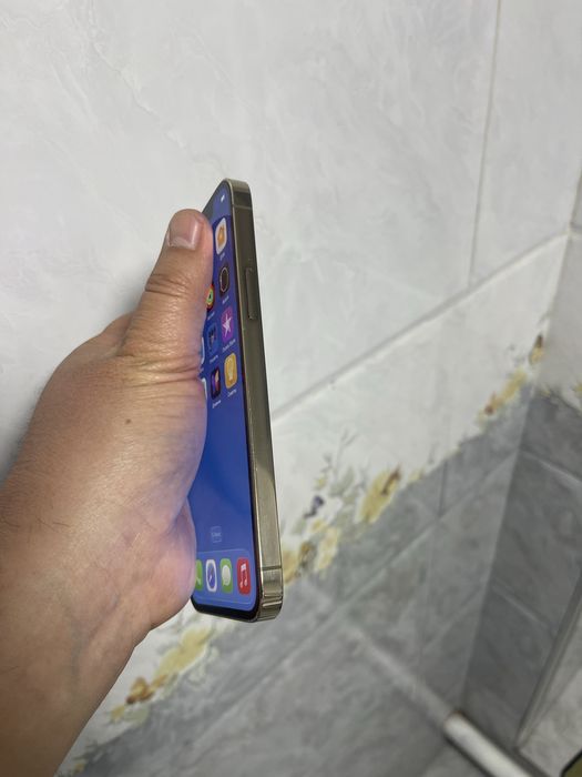 Iphone 12 pro xolati yaxwi aybi yo gold rang
