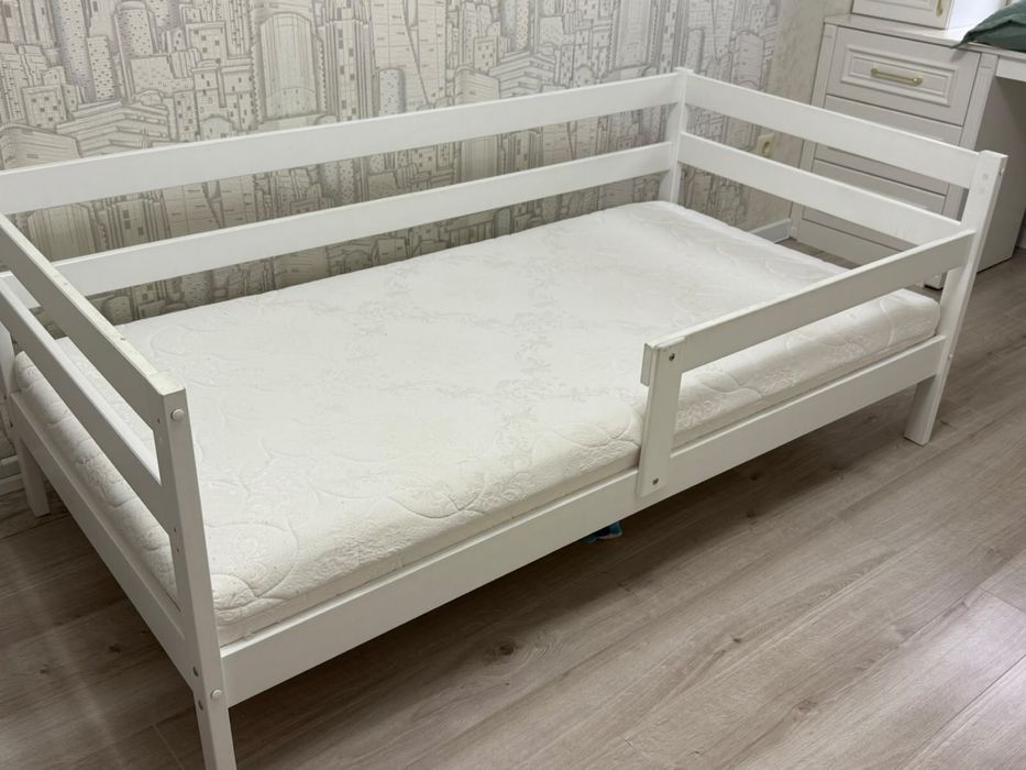 Продам кровати с матрасом