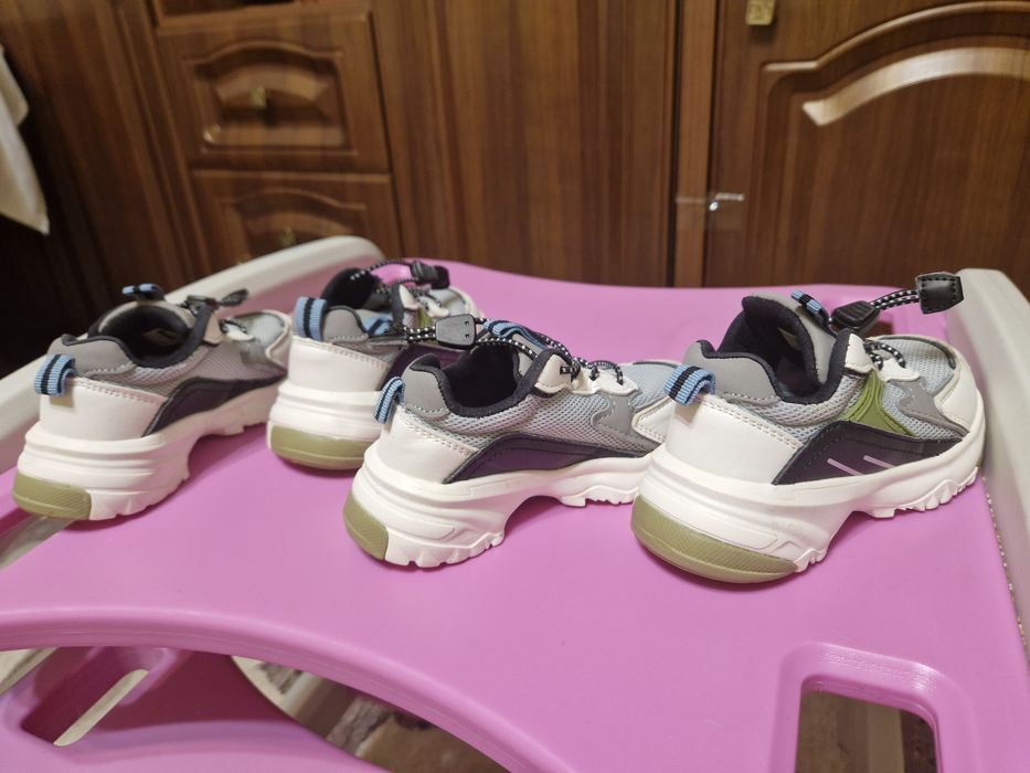 Adidasi / tenisi gemeni, mărimea 22/23 RESERVED