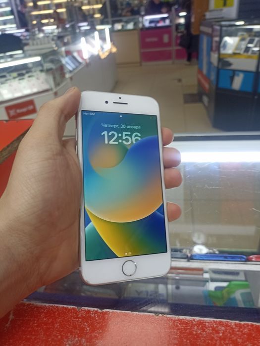 Айфон 8 64 гб  отпечатко палцов роботоиеть