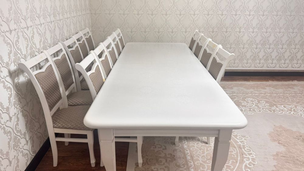 Стол раздвижной и стулья