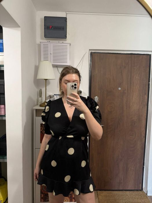 Rochie AX Paris primavara cu buline si volane