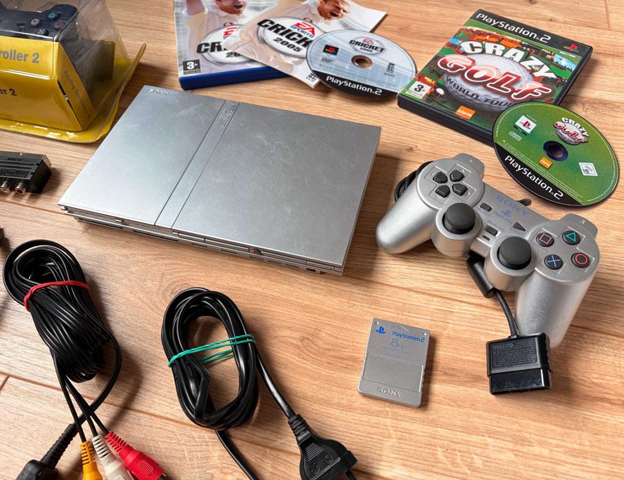 PS2 Slim Silver PlayStation 2 + подарък 6 игри и два контролера