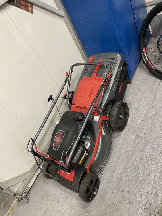 Masina De tuns iarba si e profesionala ,puternica