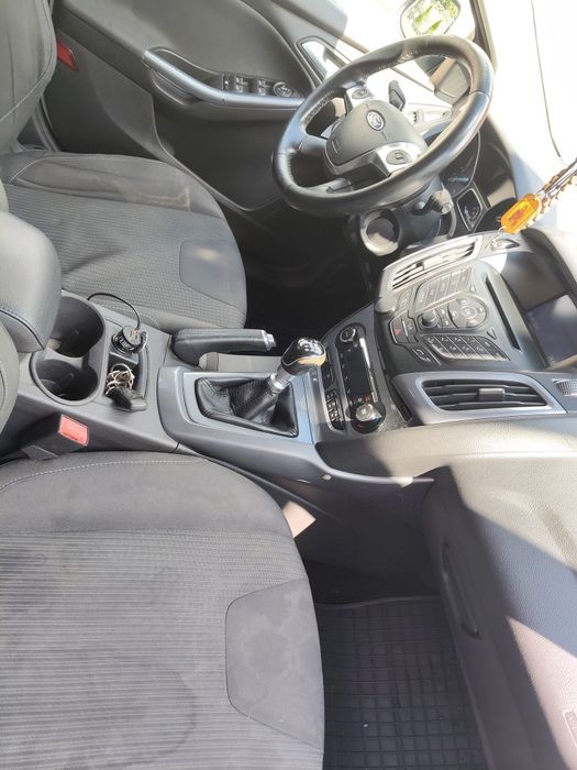 Vând Ford focus , proprietar de 5 ani, mai multe detalii la telefon
