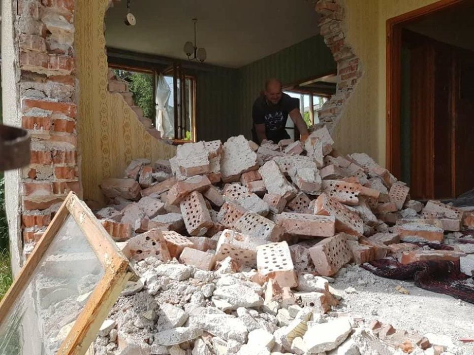 Къртене , чистене и извозване,почистване на дворове и мазета.