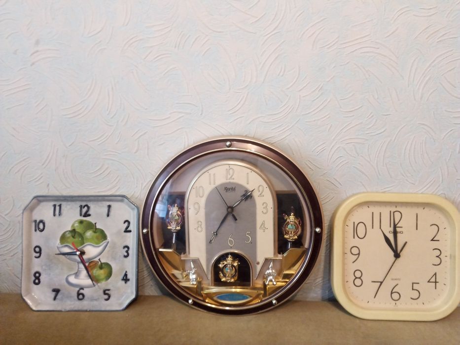 Продам настенные часы