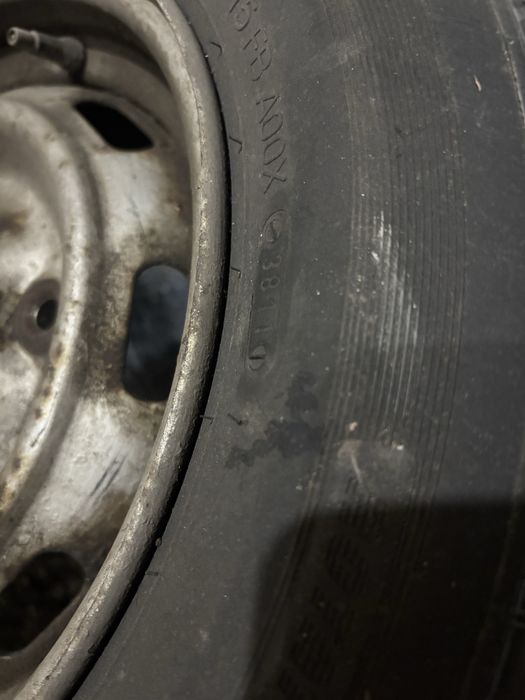 2 roți iarnă Riken 165/70 R13 79T + jante de tablă – stare excelentă