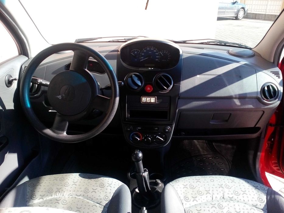 Vând Chevrolet Spark