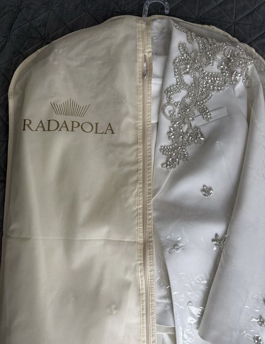 Бял костюм Radapola