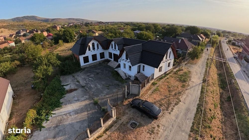 Casă 465 mp  cu posibilități multiple în Covăsânț