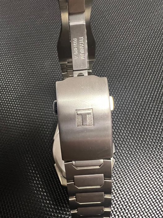 Vând ceas Tissot  T-touch expert solar titanium Swiss made