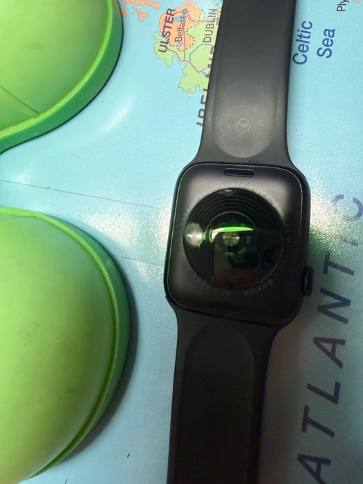 Продавам Apple Watch SE2