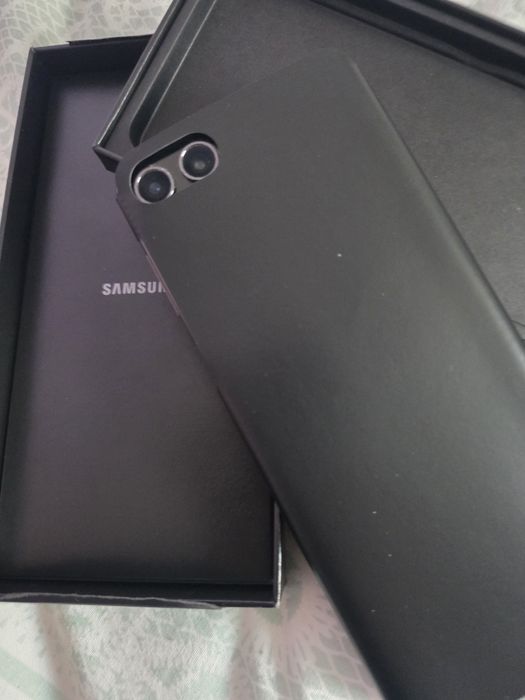 Samsung Galaxy Z Flip5  с 8GB RAM и 512GB 


Този проду