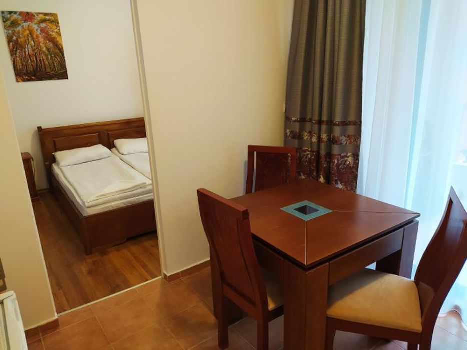 Под наем, дългосрочно, двустаен с изглед море и басейн