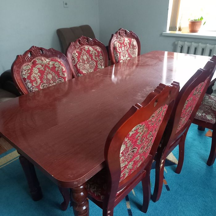 Стол со стульями