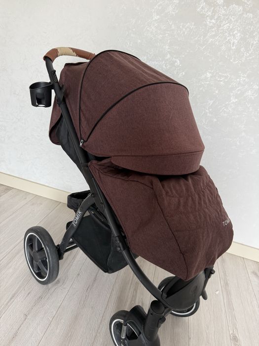 Продам всесезонную прогулочную коляску tomix