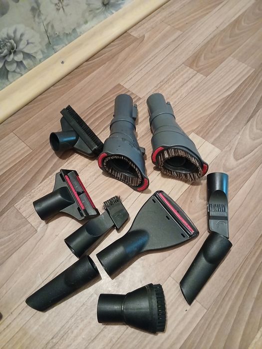 На пылесосы трубы,насадки.