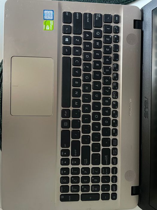 Laptop ASUS.