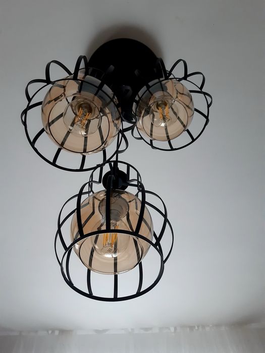 Продам люстру  черная