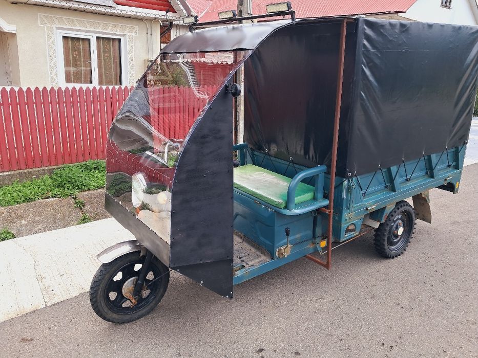 Triciclu tuk tuk moped electric