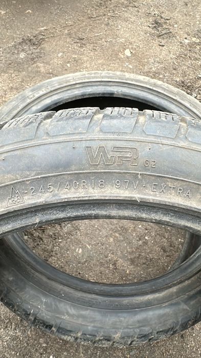 R18 245/40 Комплект всесезонной резины