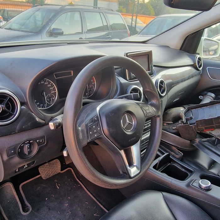 Mercedes Мерцедес B класа W 246 на части