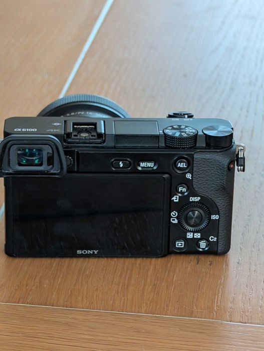 Vand Sony A6100 kit, la cutie cu toate accesoriile, garantie