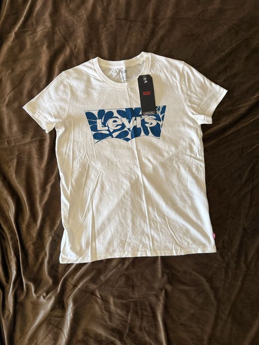 Тениска Levis, с етикет