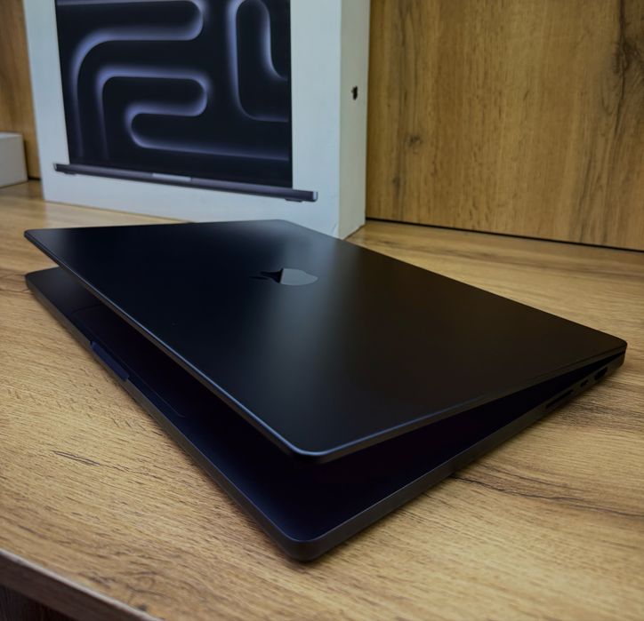 Macbook Pro 16 M4 Max 36/1TB | 32GPU | 14CPU | 100% Battery | 7 Cycle