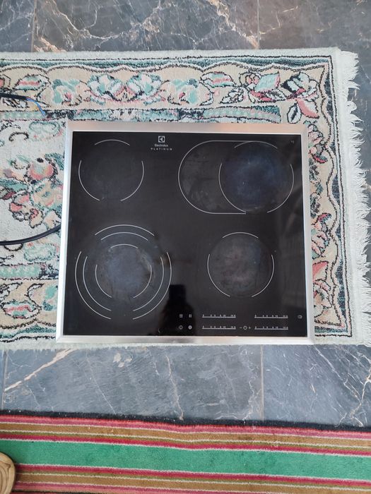 Продам стекло керамическую плиту Electrolux.