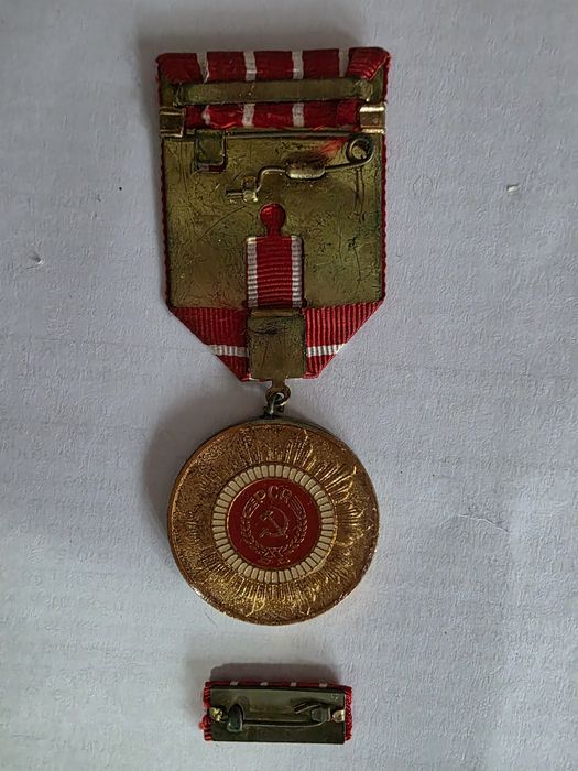 Insigna aniversară a Partidului Comunist