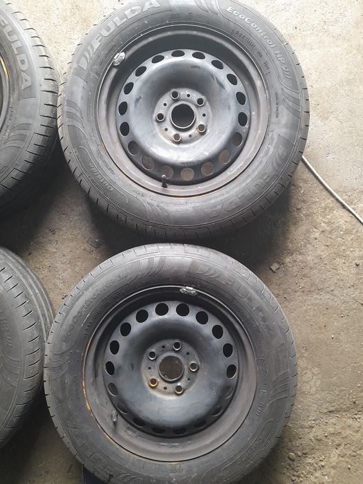Set 4 Anvelope 195-65-15  ca NOI