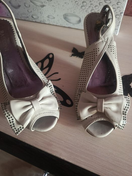 Продам женскую обувь